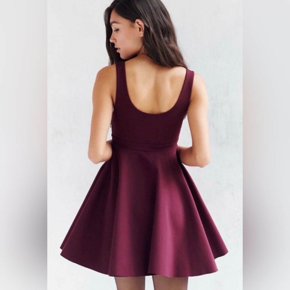 💋 “EDEN” A.L.I.C.E./Urban Outfitters Minimalist CHIC Cocktail Dress - Size Large